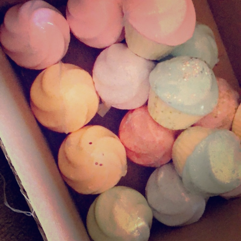 Cupcake bath bombs